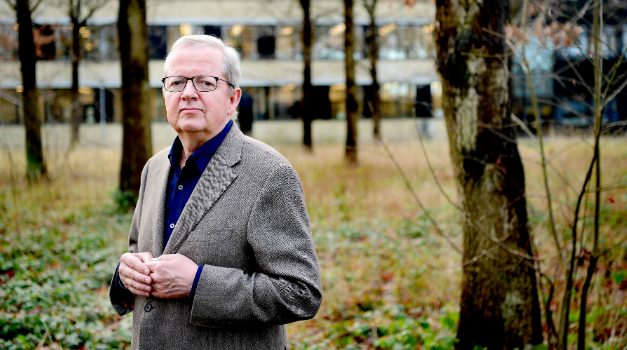Dronningen overrækker guldmedalje til dansker